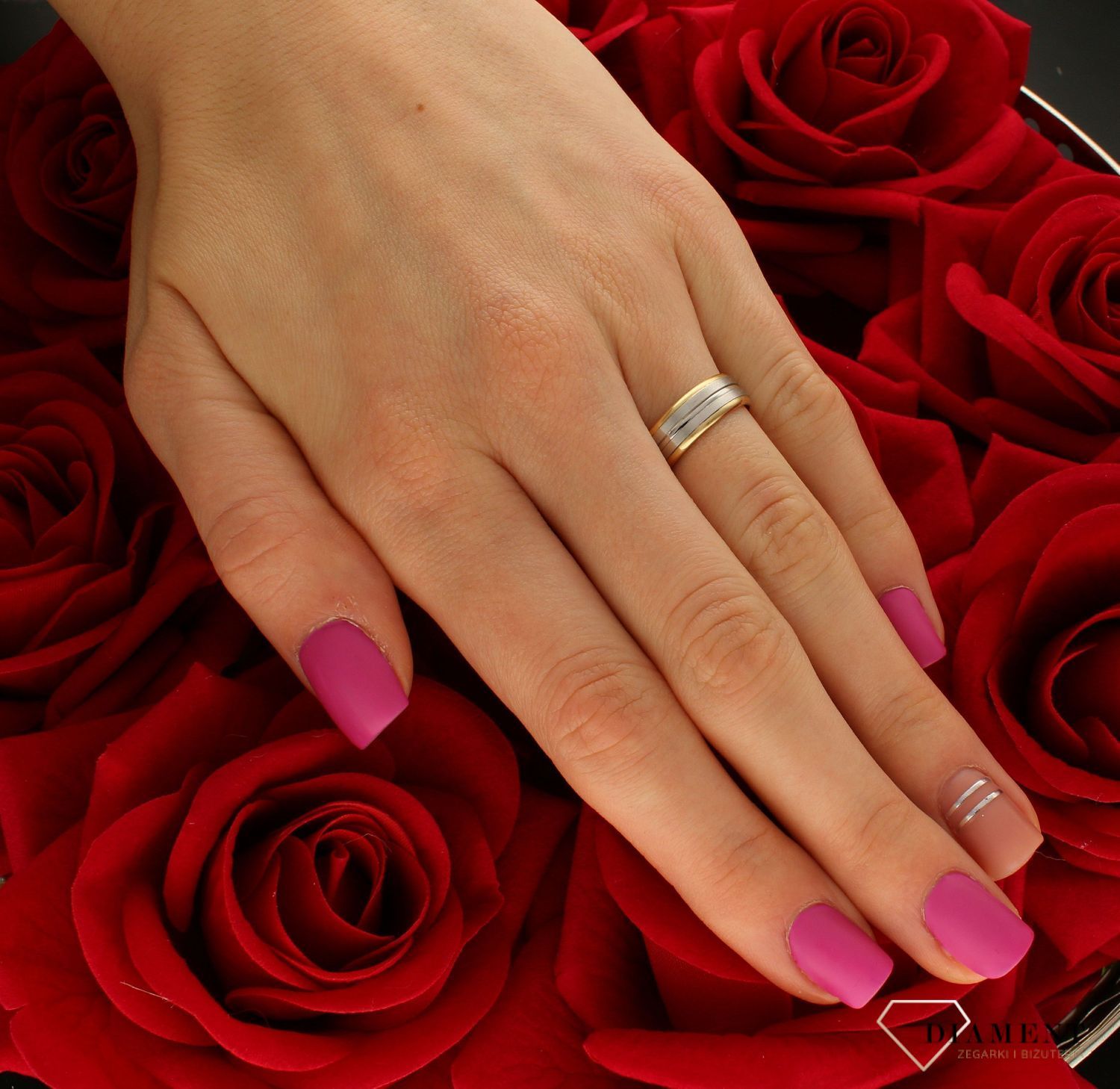 Złota obrączka damska półokrągła - białe i żółte złoto  szerokość 6 mm  rozmiar 14.jpg